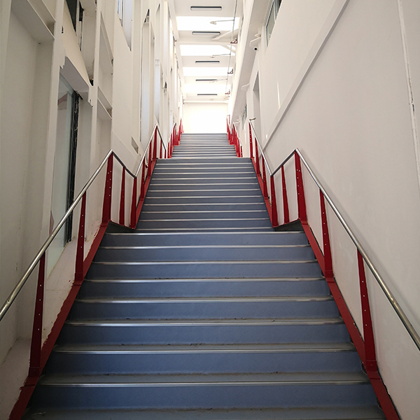 郵電大學(xué)藝術(shù)學(xué)院地面鋪裝完畢